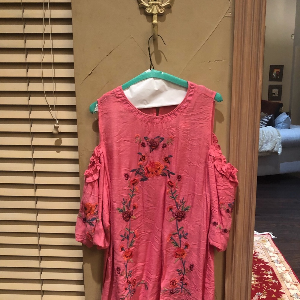 Cute tunic/coverup with embroidery